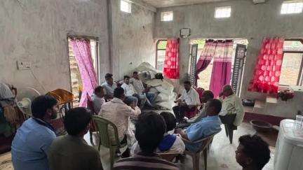 ज़ीरादेई: हसुआ पंचायत की कमेटी की हुई बैठक, जीरादेई विधायक ने देश प्रदेश की परिस्थितियों पर की चर्चा