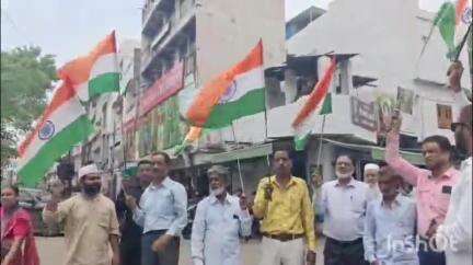 बड़गांव: जिले में विजय उत्सव मनाते हुए मुस्लिम महासंघ ने भारतीय सेना को दी बधाई