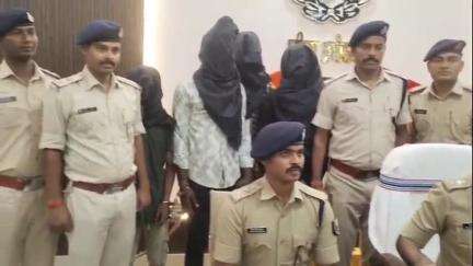 डेहरी: रोहतास पुलिस ने लूटी गई बुलेट बाइक के साथ 5 अपराधियों को किया गिरफ्तार, बरामद हुए हथियार और बाइक