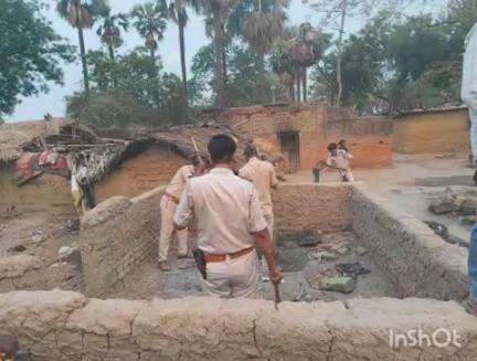 काराकाट: काराकाट थाना क्षेत्र के चिकसिल में छापेमारी कर पुलिस ने 15 शराब भट्ठियों को ध्वस्त किया, 10 हजार लीटर महुआ किया विनष्ट