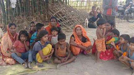 बैरिया: 72 घंटे बाद भी नहीं मिला अग्निपीड़ितों को लाभ, भेड़िहरवा के अग्निपीड़ित खुले आसमान के नीचे रहने को मजबूर #jansamasya