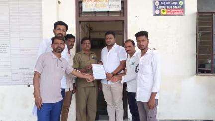 ಕಂಪ್ಲಿ: ಮೆಟ್ರಿ ಗ್ರಾಮದಲ್ಲಿ ಬಸ್ ನಿಲ್ಲಿಸದೇ ಹೋಗುತ್ತಿರುವ ಬಗ್ಗೆ ಗ್ರಾಮಸ್ಥರ ಆಕ್ರೋಶ, ಸಾರಿಗೆ ನಿಯಂತ್ರಣಾಧಿಕಾರಿಗಳಿಗೆ ದೂರು