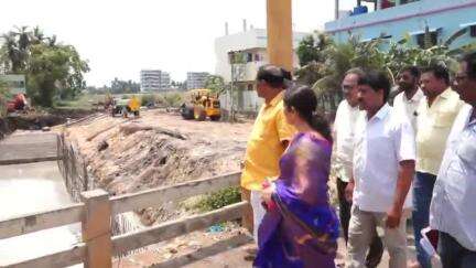 పాలకొల్లు: పాలకొల్లు పట్టణంలో రూ.14 కోట్లతో జరుగుతున్న దమయపర్తి మురుగు కాలువ పనులను పరిశీలించిన మంత్రి రామానాయుడు