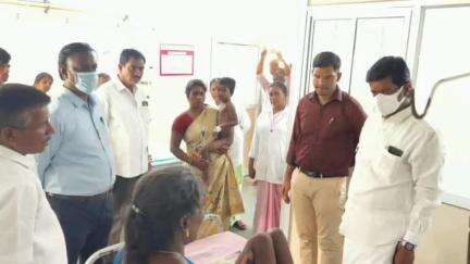 விக்கிரவாண்டி: திரௌபதி அம்மன் கோவில் தீமிதி திருவிழாவில் காயம் அடைந்தவர்களை முண்டியம்பாக்கம் அரசு மருத்துவமனையில்  நேரில் சந்தித்து ஆறுதல் தெரிவித்த MLA