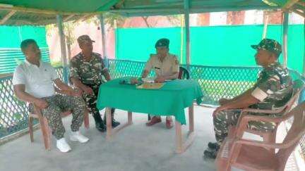 दिघलबैंक: सिंघीमारी कैंप में एसएसबी जवानों के साथ कोढ़ोबारी पुलिस ने की समन्वय बैठक, गश्ती अभियान चलाया