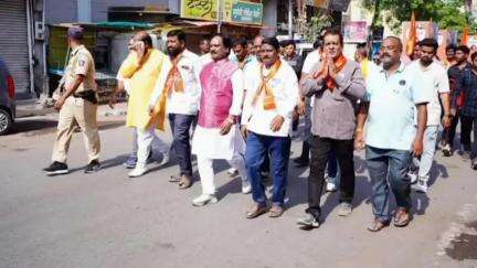 'लबाडांनो पाणी द्या म्हणत, नागरिकांची गणपती मंदिर ते अजबनगर दरम्यान पदयात्रा