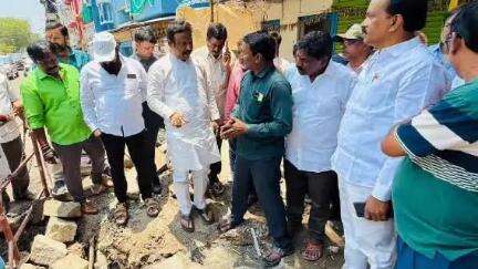 హిమాయత్ నగర్: కంటోన్మెంట్ లోని బొల్లారం జనప్రియ కాలనీలో ఏళ్ల తరబడి ఉన్న డ్రైనేజీ సమస్యను పరిశీలించిన ఎమ్మెల్యే శ్రీ గణేష్
