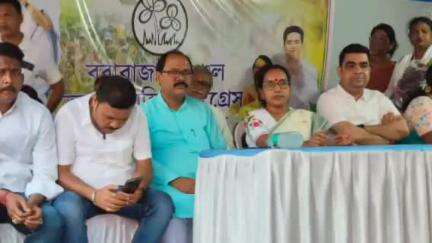 বরাবাজার: বরাবাজার ব্লক মহিলা তৃণমূল কংগ্রেসের আয়োজনে চকবাজার মোড়ে আয়োজিত হল অঞ্চলে আঁচল কর্মসূচি