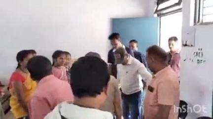 निवास: निवास जनपद पंचायत सभाकक्ष में आदि गुरु शंकराचार्य जी की जयंती पर व्याख्यान माला का आयोजन किया गया