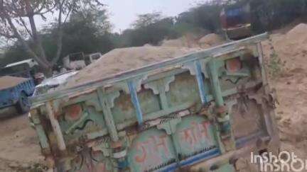 मेड़ता: पादूकलां पुलिस ने अवैध बजरी खनन पर प्रभावी कार्रवाई करते हुए एक ट्रैक्टर से दो बजरी से भारी ट्रॉली की ज़ब्ती की