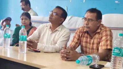 गोला: प्रखंड कार्यालय में जन वितरण प्रणाली दुकानदारों की बैठक, समस्याओं पर हुआ विचार-विमर्श