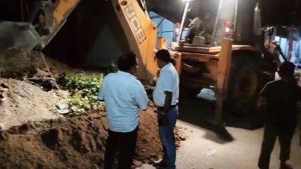 গোয়ালপোখর ২: চাকুলিয়া থানার রামকৃষ্ণপুর এলাকায় পানীয় জলের কাজ পরিদর্শনে এলেন তৃণমূল নেতৃত্ব