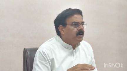 గుంటూరు: ఏపీలో కొత్తగా జారీ చేస్తున్న స్మార్ట్ రేషన్ కార్డును ఉచితంగానే ఇస్తున్నాం: మంత్రి నాదెండ్ల మనోహర్