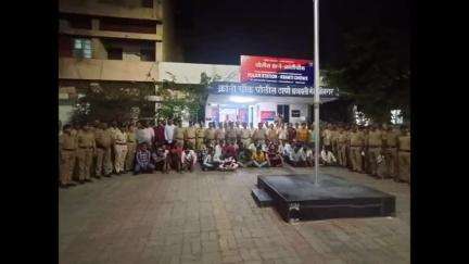 कायदा सुव्यवस्थेसाठी पोलिसांनी राबवले बॉम्बिंग ऑपरेशन, आरोपींची धरपकड