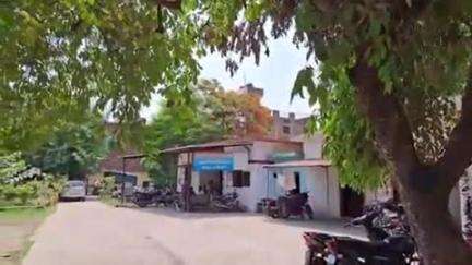 रुद्रपुर: रुद्रपुर के निजी होटल में एक युवक को उसकी पत्नी ने दो युवतियों के साथ पकड़ा, किया हंगामा