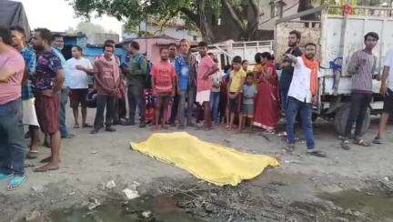 निरसा/चिरकुंडा: निरसा कांटा में इंस्पेक्टर ऑफिस के पास दो बाइकों की टक्कर, एक की मौत, एक घायल