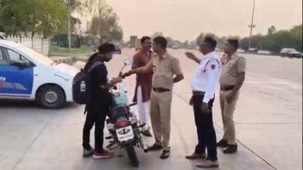 हिसार: हांसी में दो बुलेट बाइक का 26 हजार का चालान, साइलेंसर मॉडिफाई करने के कारण तेज आवाज निकाल रहे थे