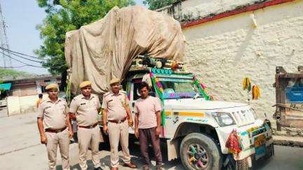 जिला कोटा ग्रामीण पुलिस की कार्यवाही 

थाना इटावा ने #अवैध_लकड़ी_ चोरी कर परिवहन करने वालो के खिलाफ कार्यवाही करते हुए, 01 अपराधी को #गिरफ्तार कर, परिवहन में प्रयुक्त बोलेरो पिकअप को भी #जप्त करने में सफलता हासिल की