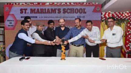 मेदिनीनगर (डालटनगंज): संत मरियम स्कूल ने स्वास्थ्य शिविर का आयोजन किया, जिले के कई वरिष्ठ चिकित्सकों ने भाग लिया
