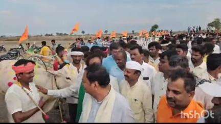 ನವಲಗುಂದ: ಮೊರಬ ಗ್ರಾಮದಲ್ಲಿ ಜೋಡೆತ್ತಿನ ಚಕ್ಕಡಿ ಓಡಿಸುವ ಸ್ಪರ್ಧೆ, ಶಾಸಕರಾದ ಟೆಂಗಿನಕಾಯಿ, ಕೊನರಡ್ಡಿ ಭಾಗಿ