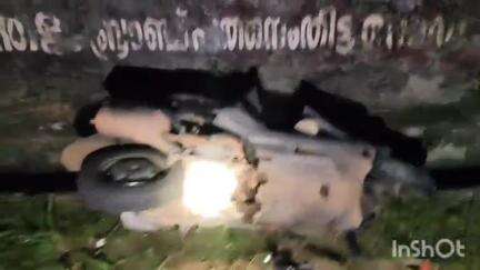 അടൂര്‍: എം.സി റോഡിൽ പന്തളം കുരമ്പാലയിൽ സ്കൂട്ടറും വാനും കൂട്ടിയിടിച്ച് സ്കൂട്ടർ യാത്രികനായ യുവാവ് മരിച്ചു