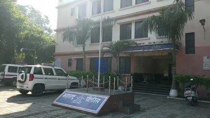 शेगाव: बाळापुर रस्त्यावरील आनंद विहार जवळ अवैध रेतीचे टिप्परला पथकाने इशारा केल्यानंतरही करवाईसाठी न थांबवता टिप्पर पळविले
