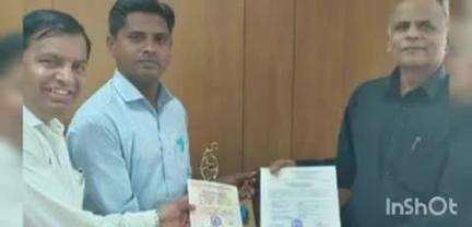 લીમખેડા: પરમારના ખાખરીયા પ્રાથમિક શાળાના શિક્ષક PHD પદવી એનાયત કરાઈ શિક્ષકો દ્વારા આપી શુભકામના