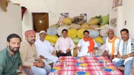 पवई: गुनोर विधायक राजेश वर्मा ने सोकाकुल परिवारों से की मुलाकात