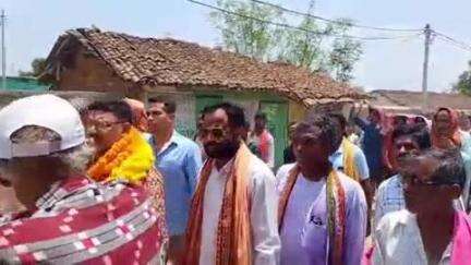 ଧର୍ମଗଡ: ବିରାମାଲ ଗାଁରେ ଥିବା ବିଭିନ୍ନ ସମସ୍ୟାର ସମାଧାନ ପାଇଁ ଗ୍ରାମବାସୀଙ୍କ ସହ ଆଲୋଚନା କଲେ ବିଧାୟକ