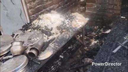 लालकुऑ: बिंदुखत्ता के पश्चिमी राजीवनगर घोड़ानाला क्षेत्र में एक ग्रामीण के घर में लगी आग