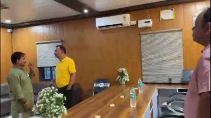 पवई: जिला पंचायत सीईओ ने हिनोती ग्राम पंचायत का किया निरीक्षण