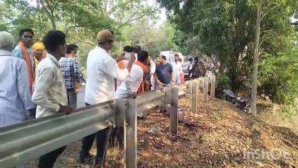 कुनकुरी: कुंकुरी: SH-17 में श्रीटोली टर्निंग पर हुआ हादसा, बाइक सवार ने लोहे के गार्डवाल को ठोका, घायल को रांची रेफर किया गया