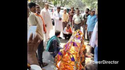 प्राणपुर: भाजपा के पूर्व जिला उपाध्यक्ष का पार्थिव शरीर सालमारी पहुँचा, MLC अशोक अग्रवाल ने पुष्प अर्पित किए