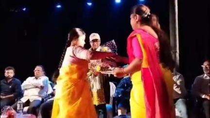 বালুরঘাট: রাজ্যের ক্রেতা সুরক্ষা দপ্তরের মন্ত্রী বিপ্লব মিত্রের উদ্যোগে বালুরঘাটে অনুষ্ঠিত হচ্ছে চার দিনের নাট্য উৎসব