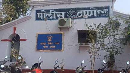 बाळापूर: दारूच्या नशेत पतीने पत्नीस शिवीगाळ करून वीट फेकून मारली व जीवे मारण्याची धमकी ; पारस येथील घटना, पती विरुद्ध गुन्हा दाखल