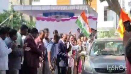 రాజేంద్రనగర్: హస్తినాపురంలో వరుసగా 108 కార్లను తన చేతిపై ఎక్కించుకున్న డాక్టర్ రాముకు వండర్ బుక్ ఆఫ్ రికార్డులో చోటు