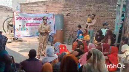 सादाबाद: पुलिस अधिकारियों ने सादाबाद क्षेत्र में कार्यक्रम आयोजित कर बालिकाओं और महिलाओं को अपराधों के प्रति किया जागरूक