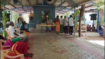 ஒட்டன்சத்திரம்: இ. அய்யம்பாளையத்தில் பூஜையின் போது மயில் வந்ததால் பக்தர்கள் பரவசம்