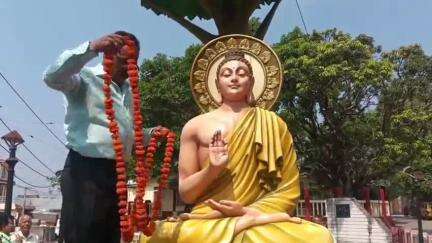 नाहन: बुद्ध जयंती के अवसर पर कोली समाज ने महिमा लाइब्रेरी में महात्मा बुद्ध की प्रतिमा पर किया माल्यार्पण