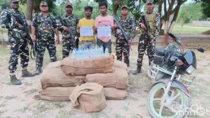 हरलाखी: पिपरौन एसएसबी कैम्प के जवानों ने 1200 बोतल शराब और बाइक के साथ दो धंधेबाजों को गिरफ्तार किया