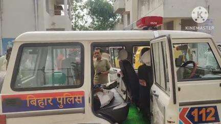 चेनारी: इंडिया गेट के समीप बाइक और ट्रैक्टर की हुई टक्कर, दो लोग गंभीर रूप से घायल