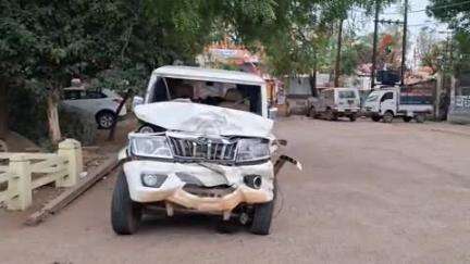 सिहोरा: नेशनल हाईवे 30 पर पटेल ढाबा धनगवां के पास बोलेरो कार आईसर ट्रक से टकराई, 6 लोग घायल