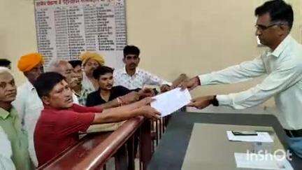 पोकरण: सांकड़ा फाटा पर सड़क दुर्घटना में घायल होने पर प्रजापत समाज ने तहसीलदार को आरोपियों की गिरफ्तारी का ज्ञापन सौंपा