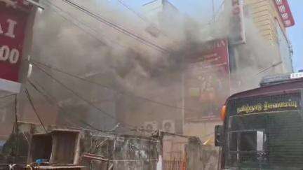 மாம்பலம்: தி.நகர் ரெங்கநாதன் தெருவில் உள்ள ஜவுளிக்கடையில் பயங்கர தீ விபத்து