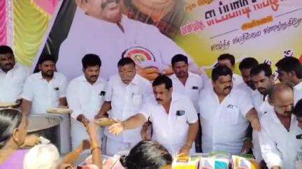 பாப்பிரெட்டிபட்டி: கடத்தூர் பேருந்து நிலையத்தில் முன்னாள் முதல்வர் எடப்பாடி பழனிச்சாமி பிறந்தநாள் விழா கொண்டாட்டம்