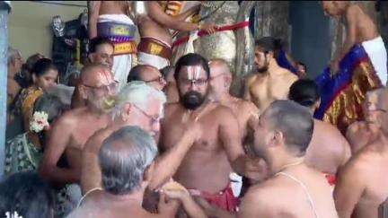 காஞ்சிபுரம்: கங்கைகொண்டான் மண்டபம் பகுதியில் வடகலை தென்கலை பிரிவினருடைய தள்ளுமுள்ளு
