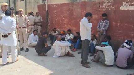 धौलपुर: उमरारा गांव के समीप पुलिस कार्रवाई में युवक की मौत, परिजनों ने पुलिस पर पिटाई का लगाया आरोप
