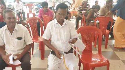 திருப்பத்தூர்: கட்சி கொடி கம்பங்களை அகற்றும் உத்தரவை தடுத்து நிறுத்த வேண்டும் என ஆட்சியர் அலுவலகத்தில் CPI  கட்சி நிர்வாகி மனு  #localissue