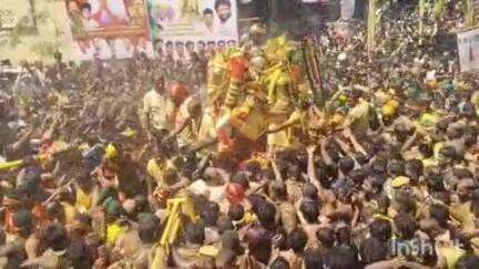 மதுரை தெற்கு: கள்ளழகர் சித்திரை திருவிழா- "கள்ளழகரை குளிர்விக்க விமர்சையாக நடைபெற்ற தீர்த்தவாரி"