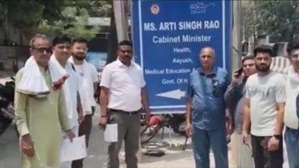 अटेली: हरियाणा कौशल रोजगार निगम से हटाए गए कर्मचारियों ने अटेली में विरोध प्रदर्शन किया और ज्ञापन सौंपा